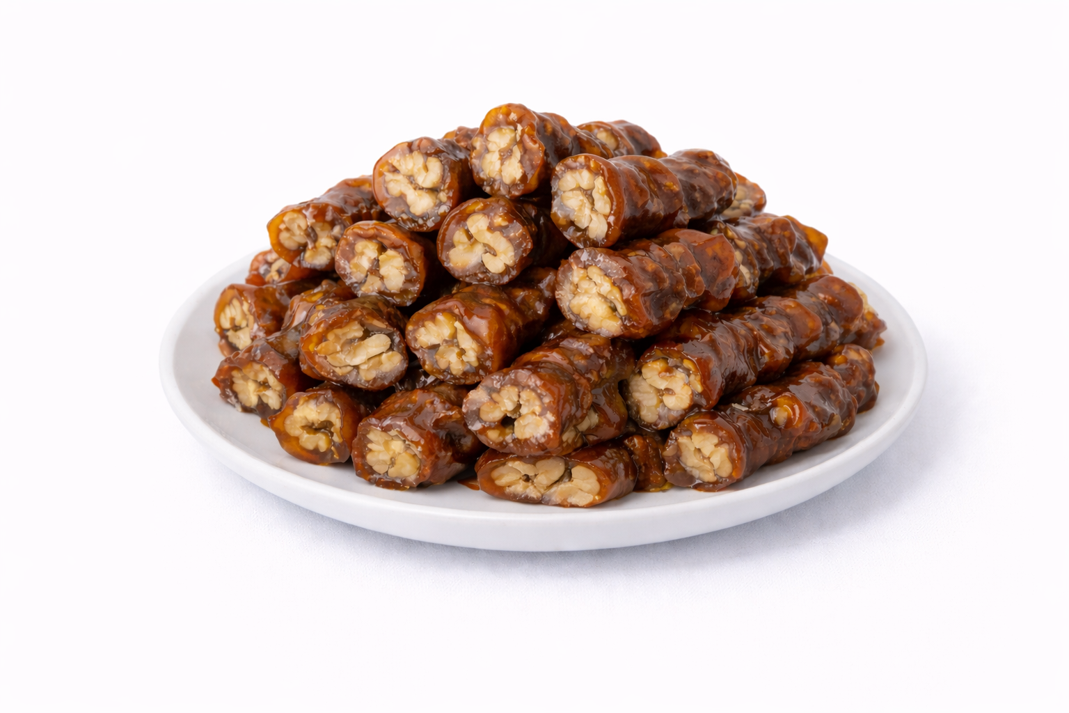 Enerji ve Besin Öğeleri 100 gr için Enerji (kcal/kj) 458 kcal / 1924 kj Yağ (gr) 20,1 g Doymuş Yağ (gr) 1,8 g Karbonhidrat (gr) 65 g Şekerler (gr) 42 g Protein (gr) 5,49 g Tuz (gr) 0,01 g Kahramanmaraş Cevizli Sucuk, doğal üzüm pekmezi ve bol ceviz içeriğiyle geleneksel yöntemlerle hazırlanır. Kalın formu sayesinde daha yoğun ve dolgun bir lezzet sunar. Doğal içeriğiyle hem besleyici hem de enerji veren bir atıştırmalıktır. Saklama Koşulları Serin ve karanlık ortamda muhafaza ediniz. Açıldıktan sonra ağzı sıkıca kapatılmalıdır. Buzdolabında saklanabilir ancak zorunlu değildir.